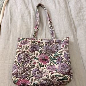 Iconic Vera Tote Lavender Meadow, Gently used